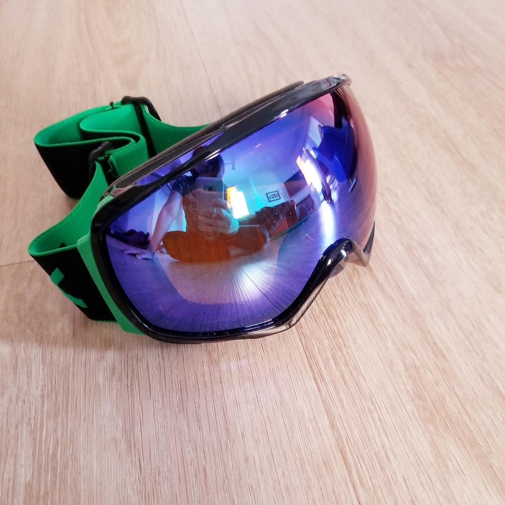 Anon women's snowboarding goggles